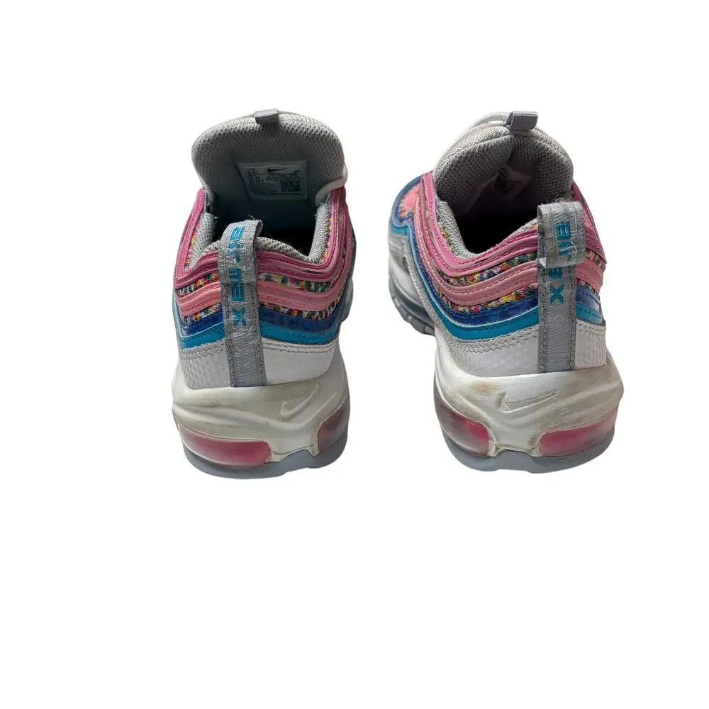 Nike *picture shows